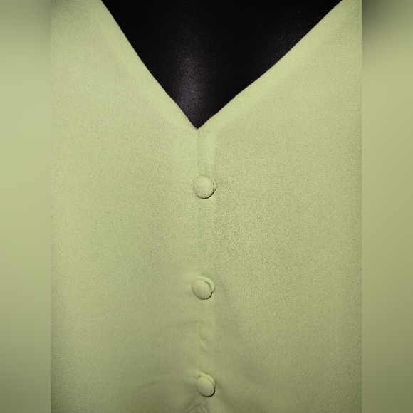 Lilly Pulitzer pale green tank,button accents adjustable straps size L - Picture 8 of 10